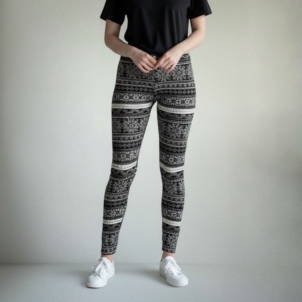 SO Vintage Women XS Mid Rise Cozy Leggings Black White Fair Isle Snowflake NEW